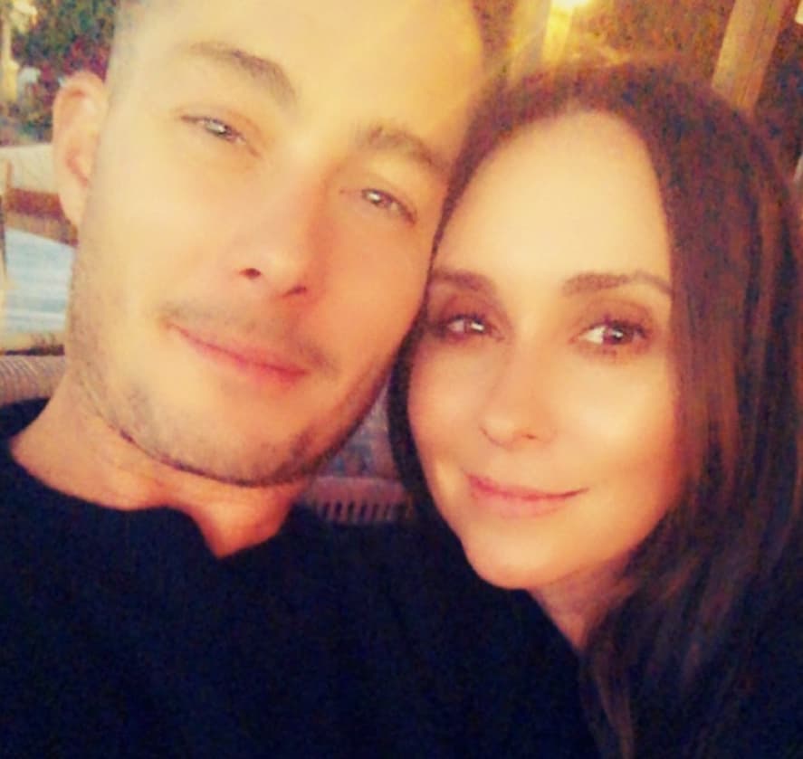 Jennifer Love Hewitt and her husband posing together for a selfie